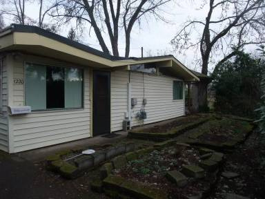 Main picture of 1220 Old Oak Dr SE