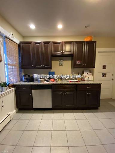 Main picture of 137 Saint Alphonsus St