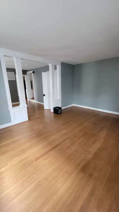 Main picture of 218 W 5th St