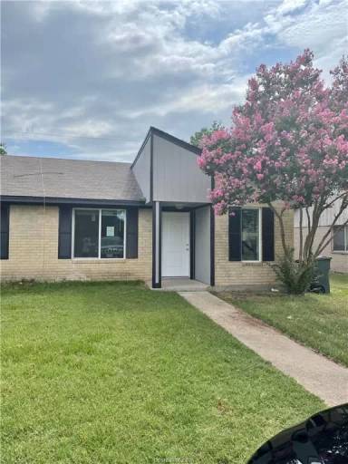 Main picture of 3408 Leon St