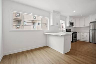 Main picture of 858-860 3 St