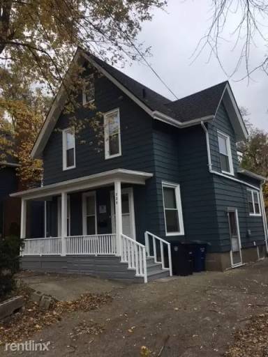 Main picture of 725 S Division St