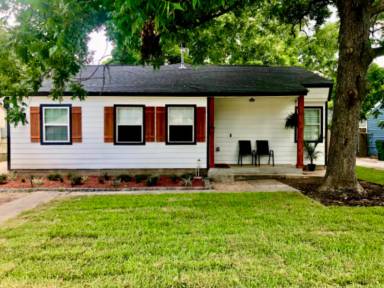 Main picture of 731 Kyle St