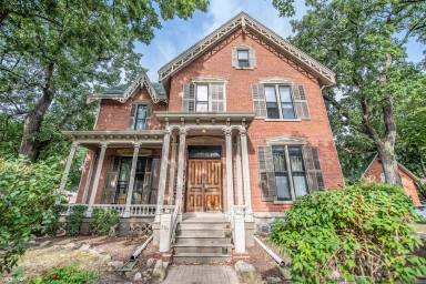 Main picture of 205 N Division St