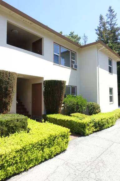 Main picture of 915 Oak Ln