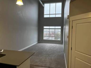 Main picture of 5072 North University Avenue - 101