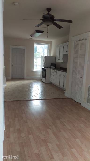 Main picture of 2355 W Grand Ave