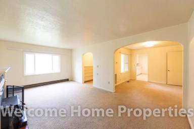 Main picture of 24 NE Ash Ave