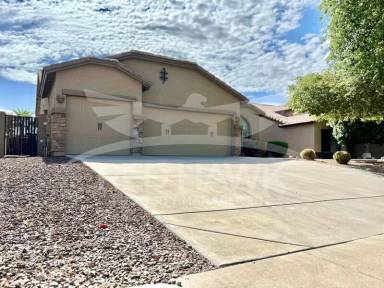Main picture of 879 S Phelps Dr