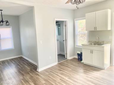 Main picture of 1239 W 67th St