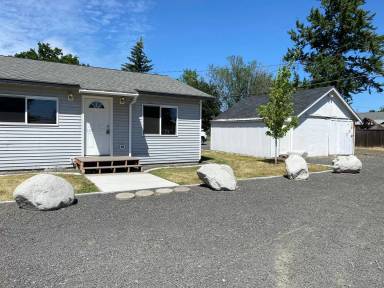 Main picture of 3431 E Montgomery Ave