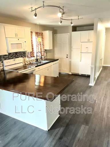 Main picture of 2402 Avenue A