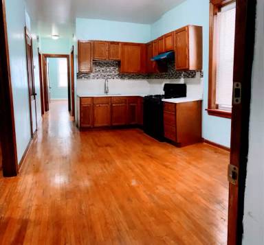 Main picture of 2725 W 39th Pl