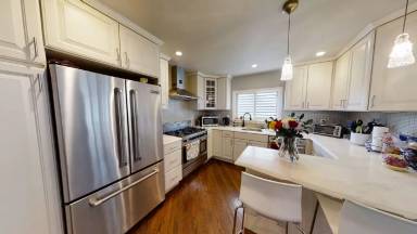 Main picture of 329 W 4th St