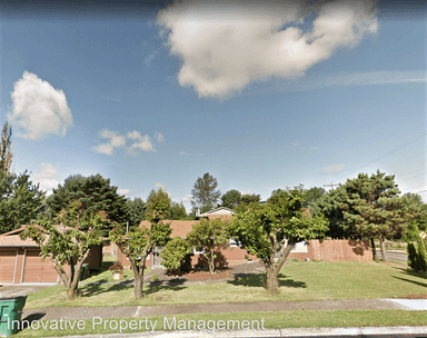 Main picture of 125 SW Edgefield Ct