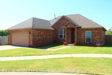 Main picture of 1004 SW 45th St