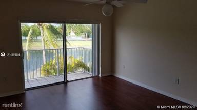 Main picture of 10900 NW 62nd Ter