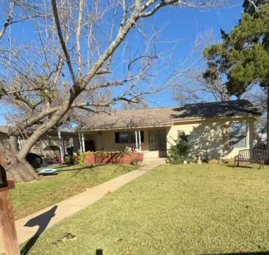 Main picture of 107 S Greenview Dr