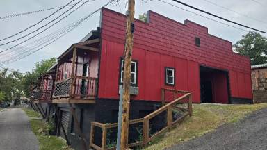 Main picture of 132 Benton Ave