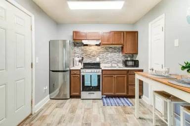 Main picture of 4516 Greentree Rd