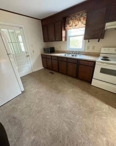 Main picture of 203 College Dr