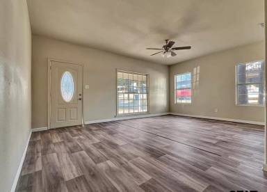Main picture of 511 Woodlawn St