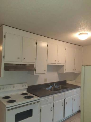 Main picture of 1202 N Hyde Park Ave