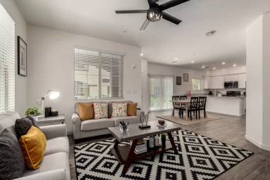 Main picture of 2720 S Decatur Dr