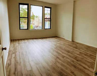 Main picture of 4851 S Ashland Ave