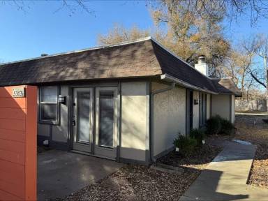 Main picture of 5303 E 32nd Pl