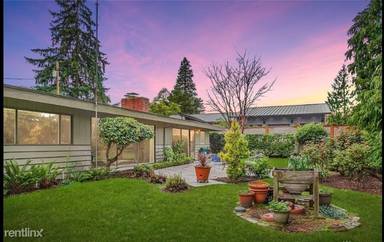 Main picture of 10632 NE 12th Pl