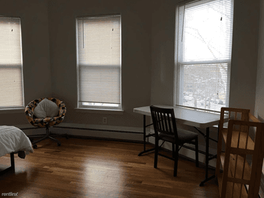 Main picture of 1000 Memorial Dr