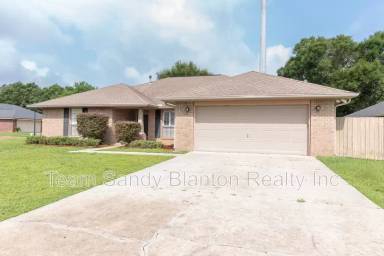 Main picture of 8770 Kennedy Dr