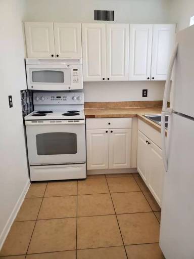 Main picture of 6298 Holiday Dr