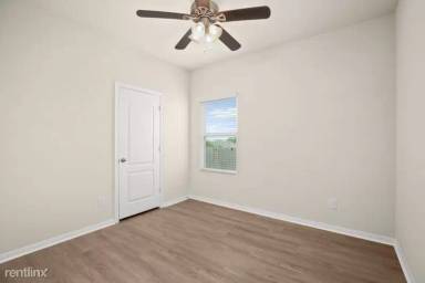 Main picture of 124 Charing Cv