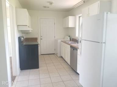 Main picture of 1002 Lowell Dr SE