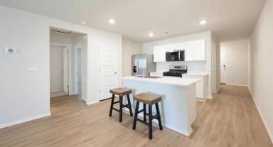 Main picture of 560 St Charles Pl