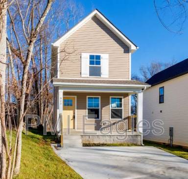 Main picture of 923 Oak Ln
