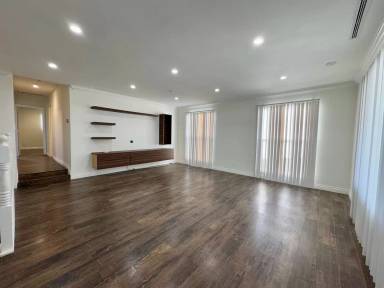 Main picture of 10319 Marcus Ave