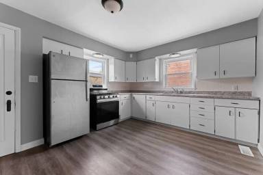 Main picture of 212 W 8th Ave