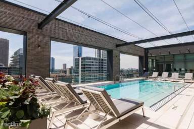 Main picture of 641 W Lake St
