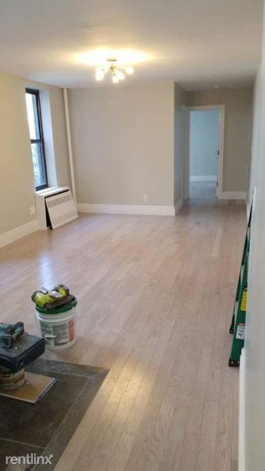 Main picture of 585 E 21st St