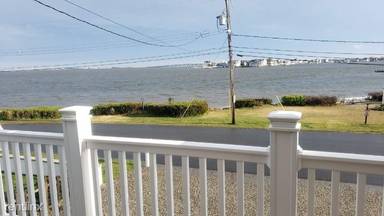 Main picture of 32 Captains Dr