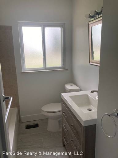 Main picture of 3299 S Fairfax St