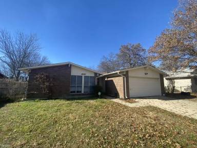 Main picture of 2303 Athens St