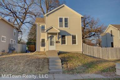 Main picture of 808 E 15th St
