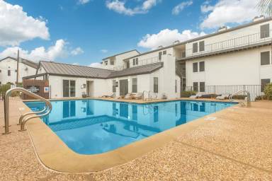 Main picture of Tides at South Lamar