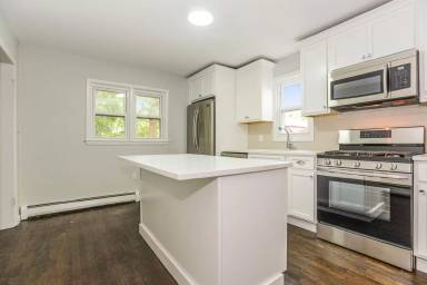 Main picture of 140 Nash St
