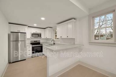 Main picture of 96 E Lee St