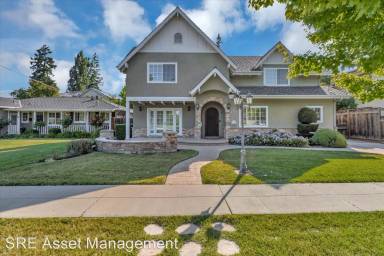 Main picture of 2160 Newport Ave